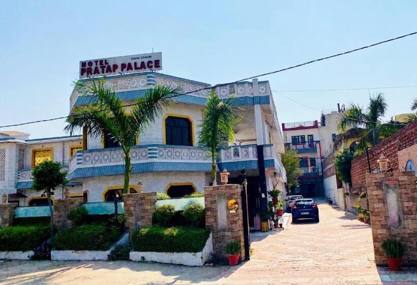 בית מלון כפרי Pratap Palace