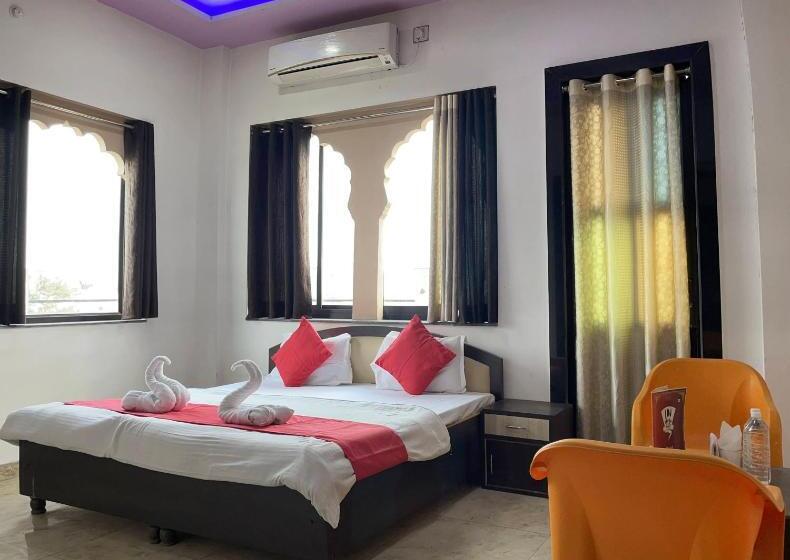 בית מלון כפרי Pratap Palace