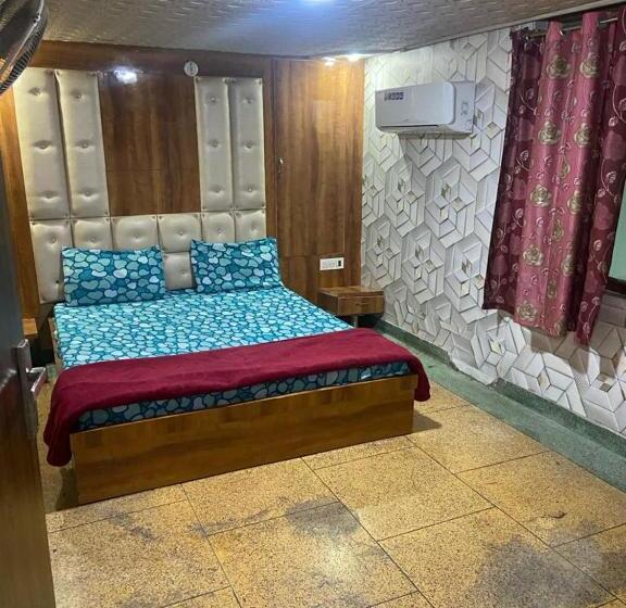 Hotelli Saffron Night Room