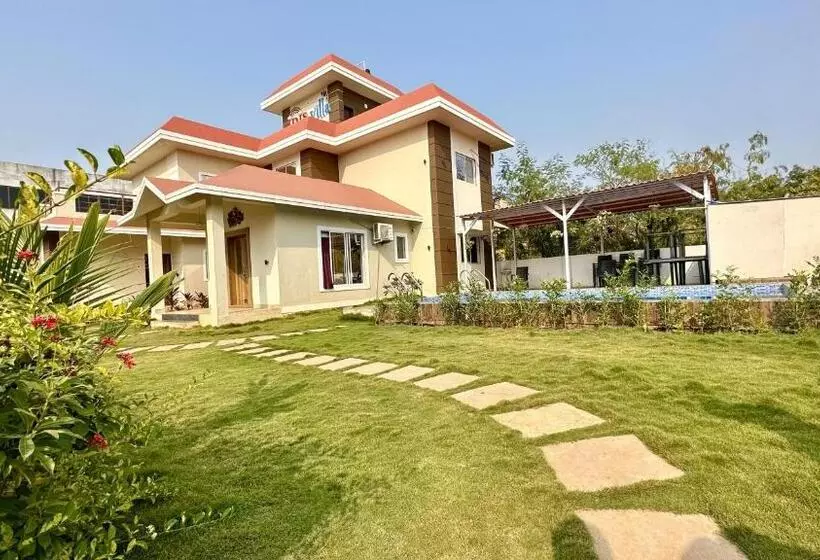リゾートホテル Iris Villa Nagaon Beach