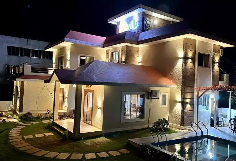 リゾートホテル Iris Villa Nagaon Beach