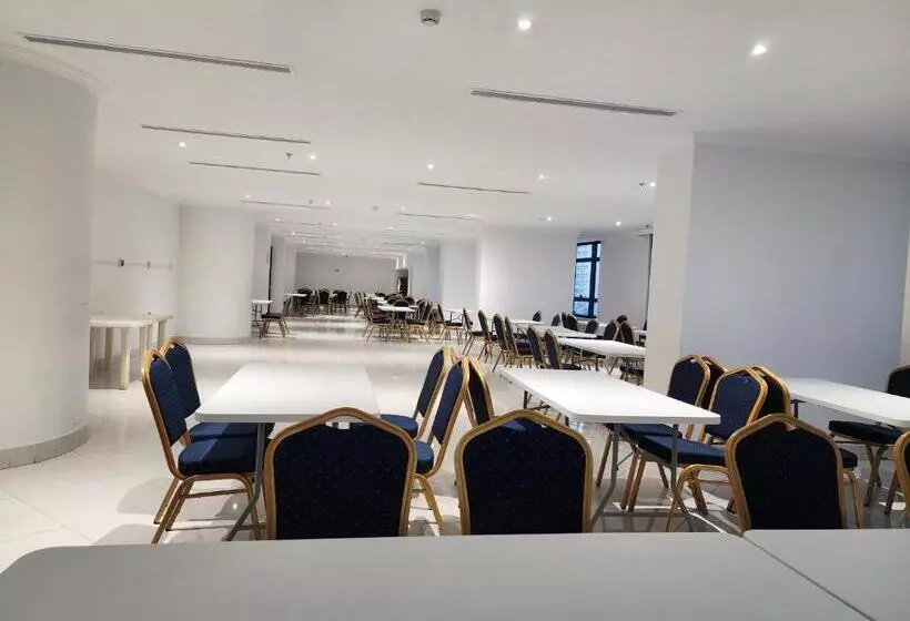 فندق كنارى ان   Kanary Inn