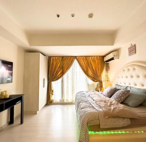 Azure Urban Staycation