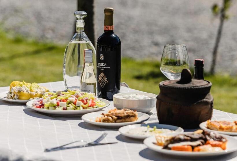 هتل Bujtina Drini I Zi