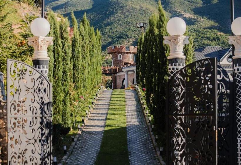 هتل Bujtina Drini I Zi