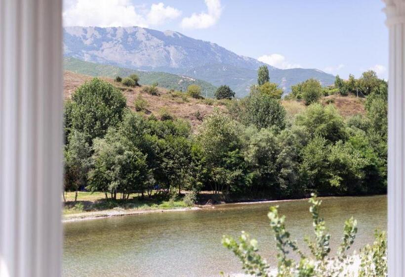 هتل Bujtina Drini I Zi