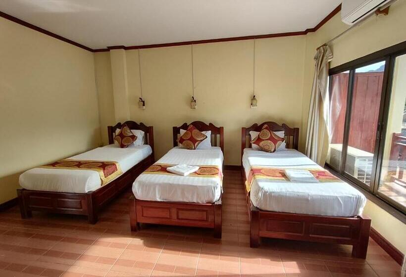 בית מלון כפרי Vangvieng Central Riverside