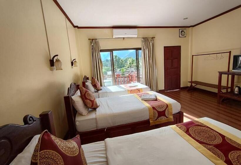 בית מלון כפרי Vangvieng Central Riverside