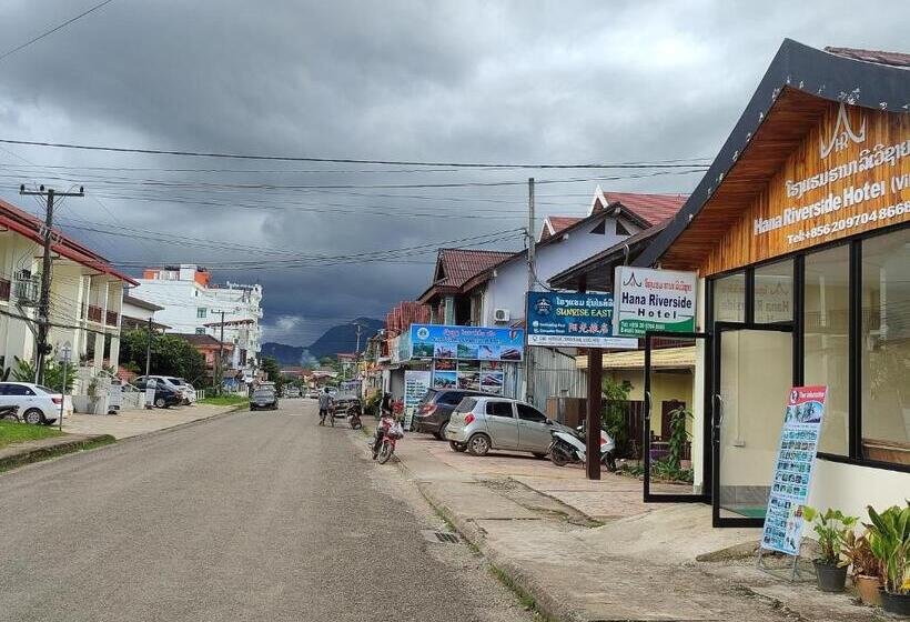 בית מלון כפרי Vangvieng Central Riverside