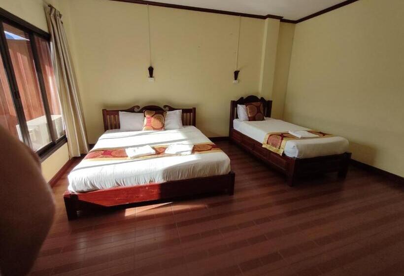 בית מלון כפרי Vangvieng Central Riverside