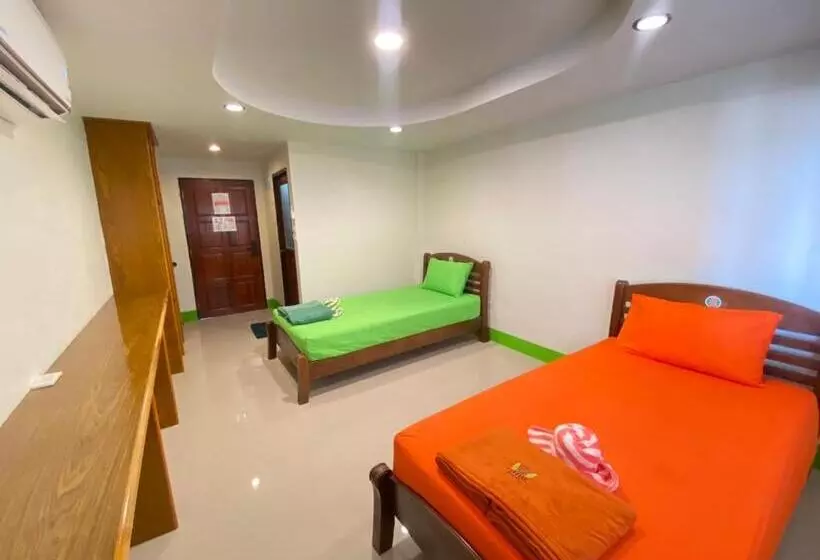 Lotus Hostel Beach Koh Tao