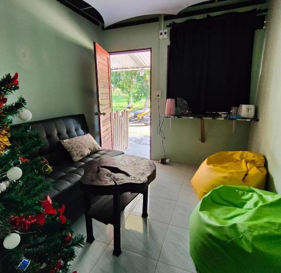 פנסיון Tripovali Guest 2