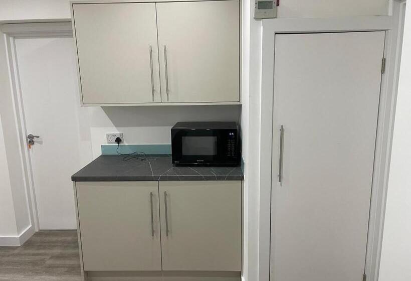 Общежитие Garden Close Suites