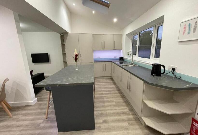 Общежитие Garden Close Suites