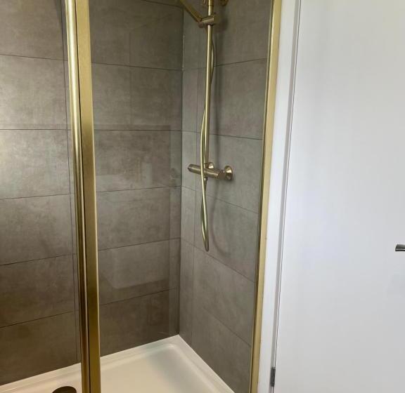 Общежитие Garden Close Suites