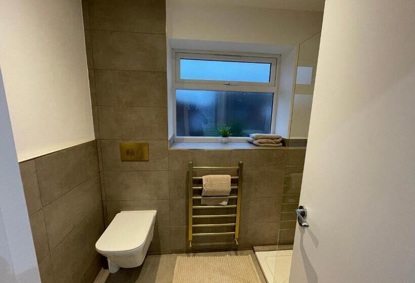 Общежитие Garden Close Suites