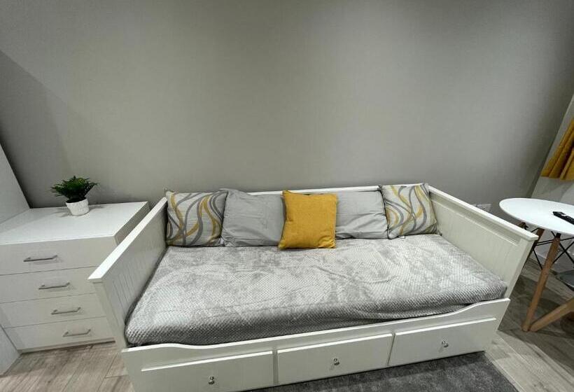 Общежитие Garden Close Suites