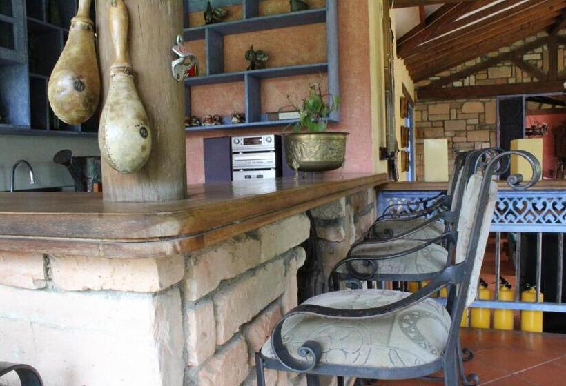 تختخواب و صبحانه Finca Hotel La Masia