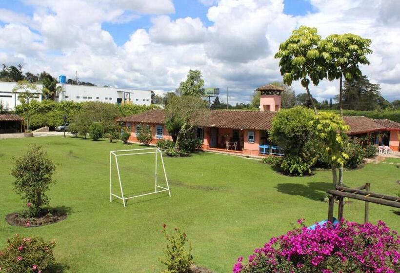 تختخواب و صبحانه Finca Hotel La Masia