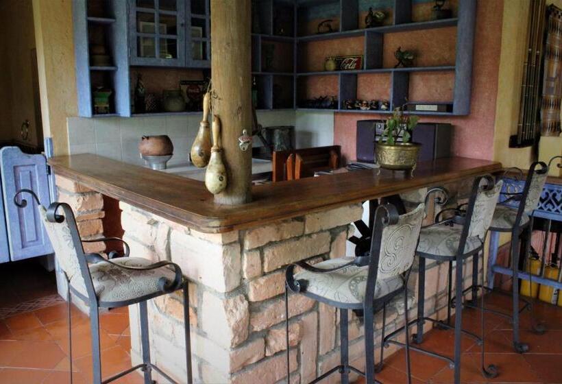 تختخواب و صبحانه Finca Hotel La Masia