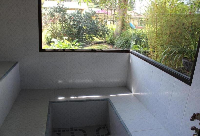 تختخواب و صبحانه Finca Hotel La Masia