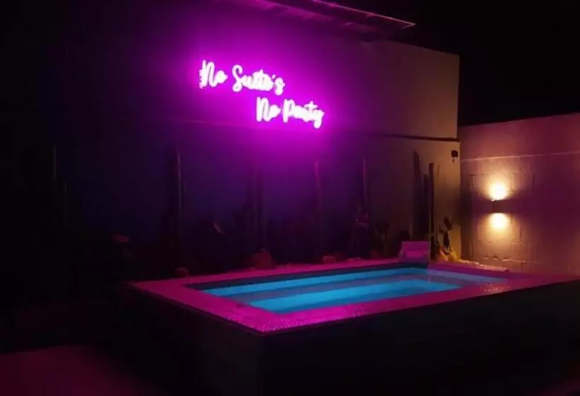 ホテル Suites Lounge La Viga