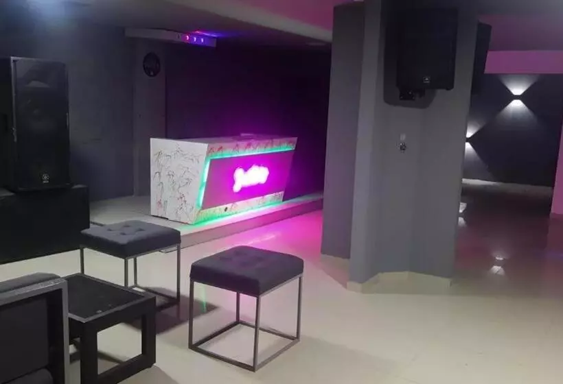 ホテル Suites Lounge La Viga