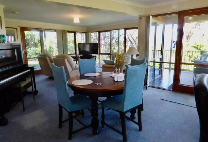 Majatalo Bluff House