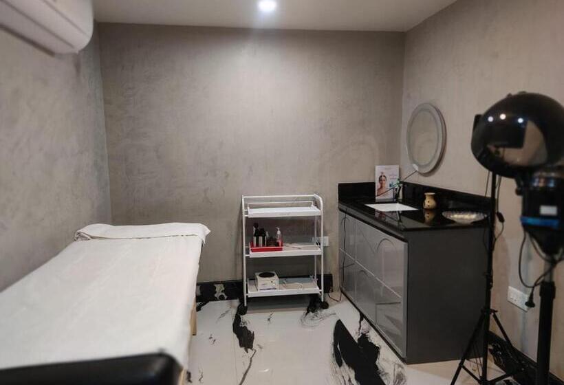 Xcelsior Hotel & Spa