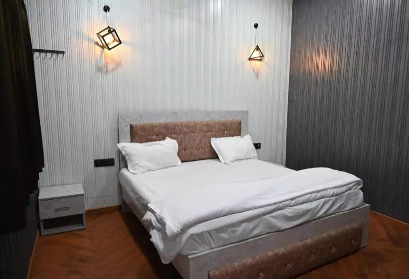 ホテル 4 Seasons Resort By Jain Residency
