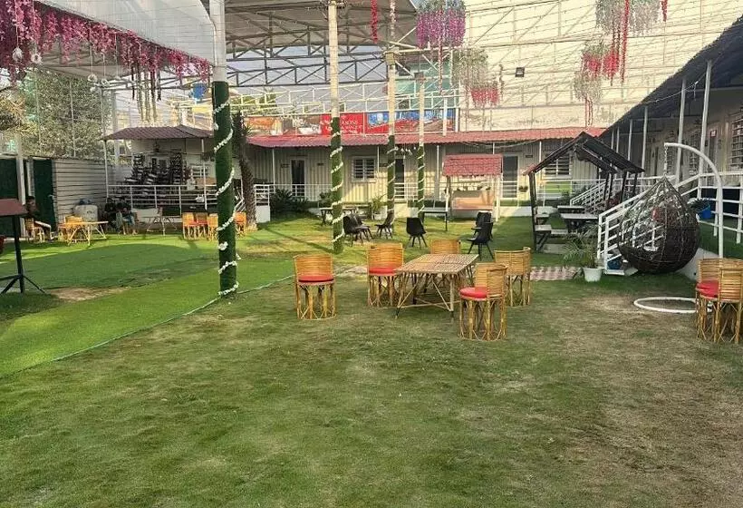 ホテル 4 Seasons Resort By Jain Residency