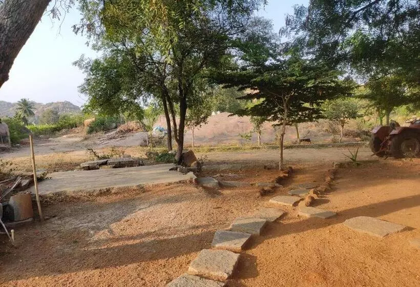 Hotelli Aadhya Home Stay Hampi