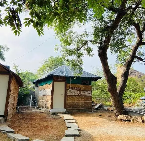 Hotelli Aadhya Home Stay Hampi