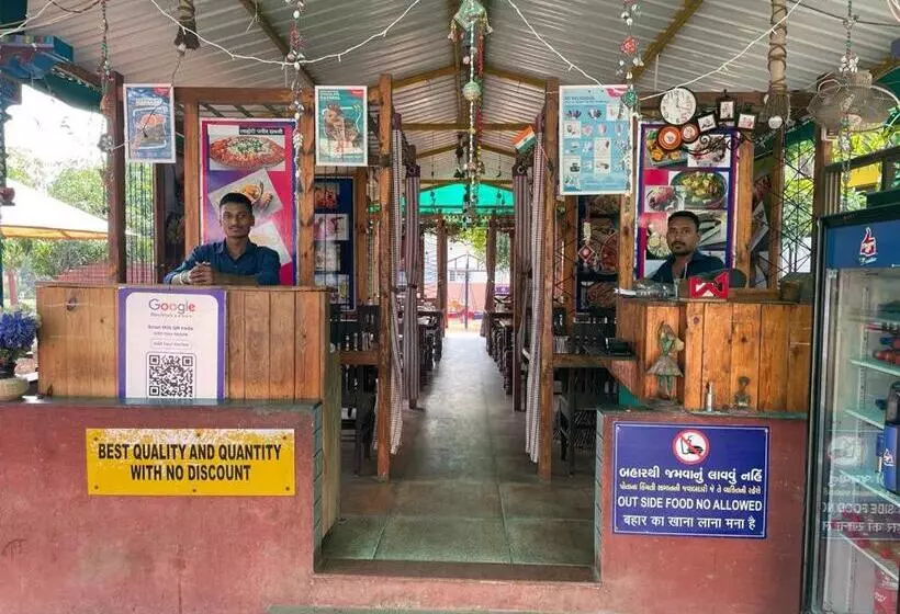 Hotelli Dhanlakshmi Orchard Resort