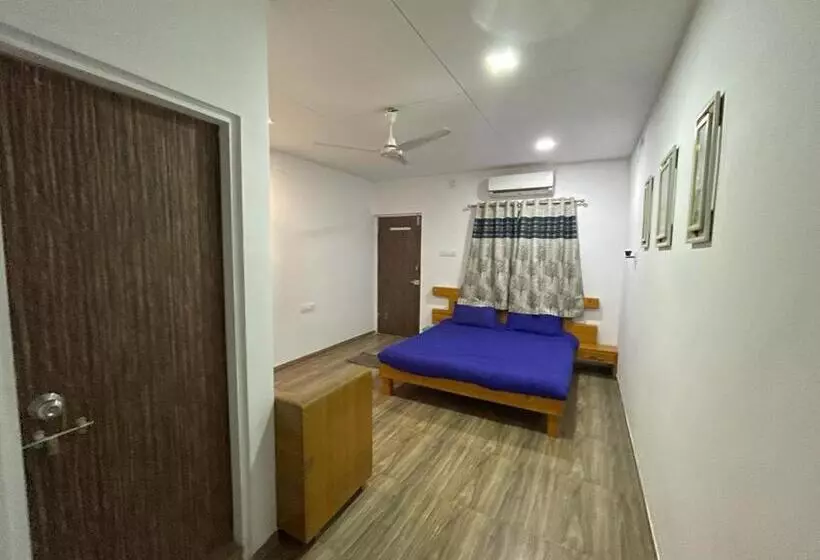 Hotelli Dhanlakshmi Orchard Resort