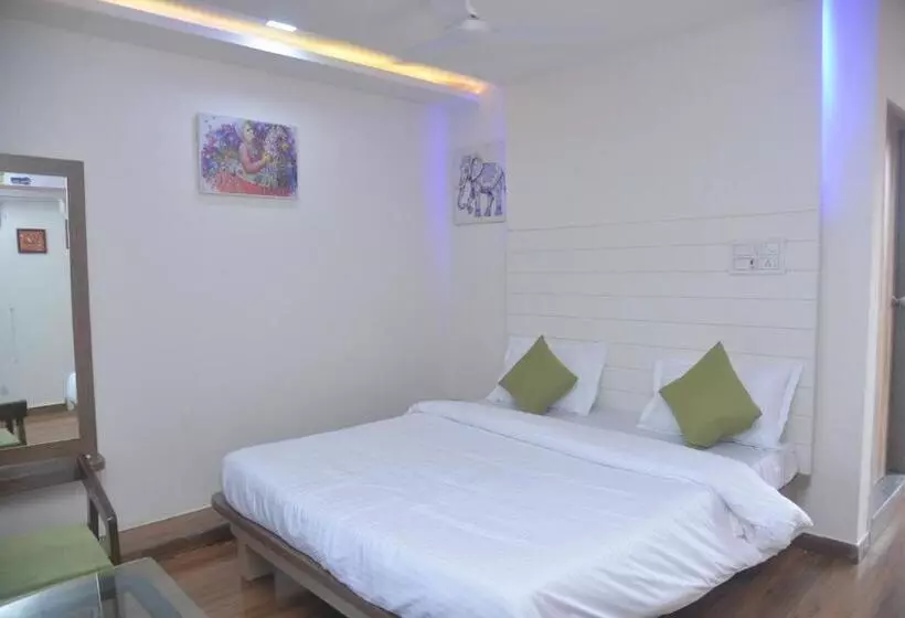 Hotelli Dhanlakshmi Orchard Resort