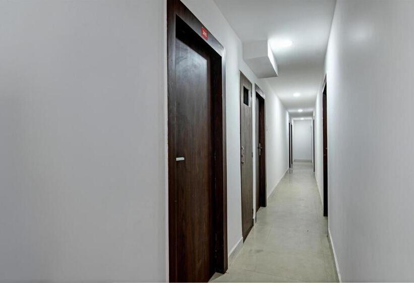 בית מלון כפרי Airport Palace