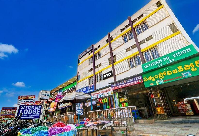 ホテル Oyo Flagship Satyam Inn Lodge