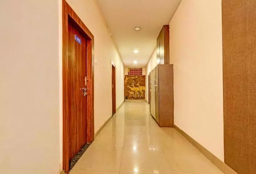 ホテル Oyo Flagship Satyam Inn Lodge
