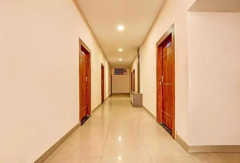 ホテル Oyo Flagship Satyam Inn Lodge