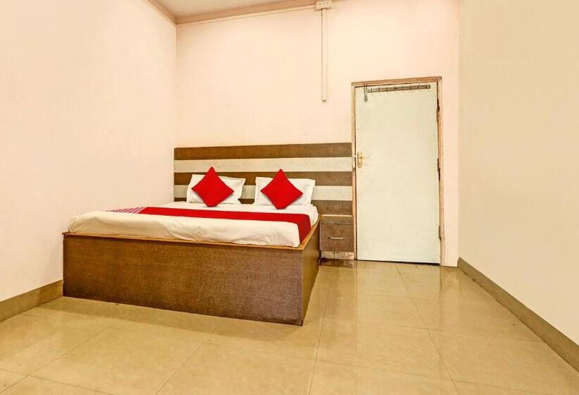 ホテル Oyo Flagship Satyam Inn Lodge