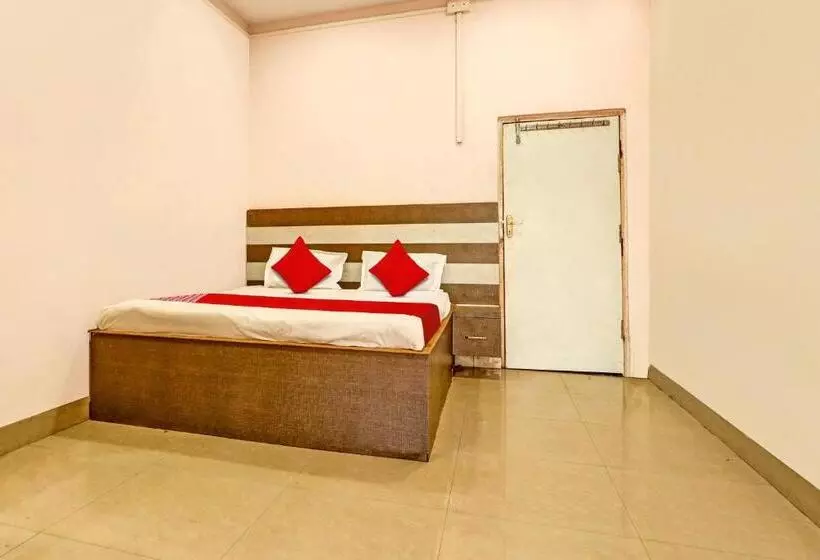 ホテル Oyo Flagship Satyam Inn Lodge
