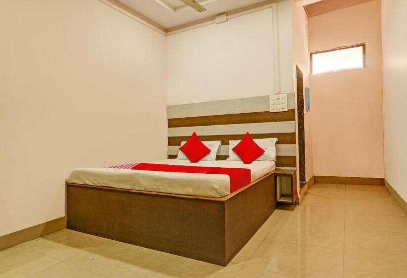 ホテル Oyo Flagship Satyam Inn Lodge