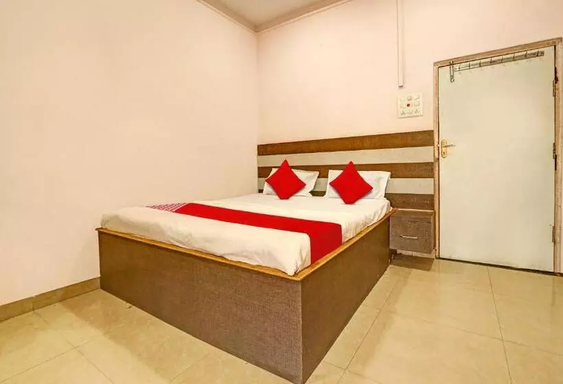 ホテル Oyo Flagship Satyam Inn Lodge