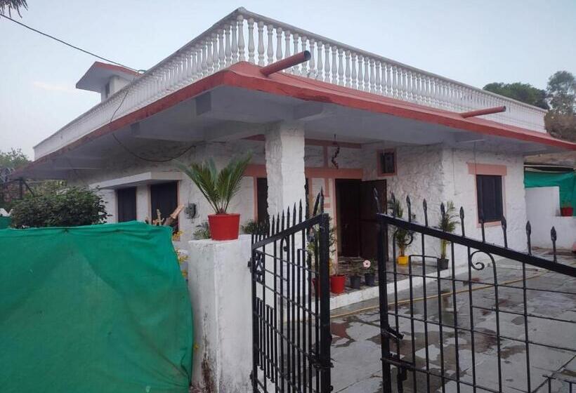 Hotell Paramount Villa