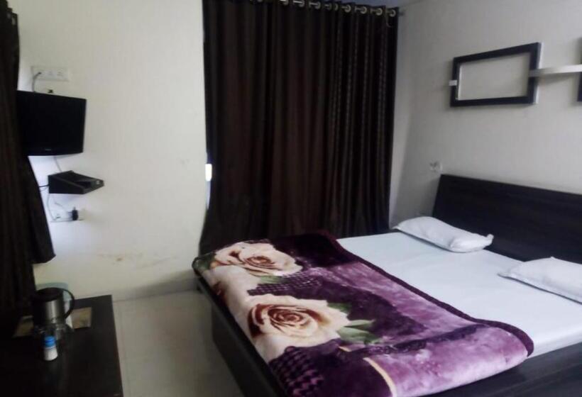 בית מלון כפרי Radhika Palace