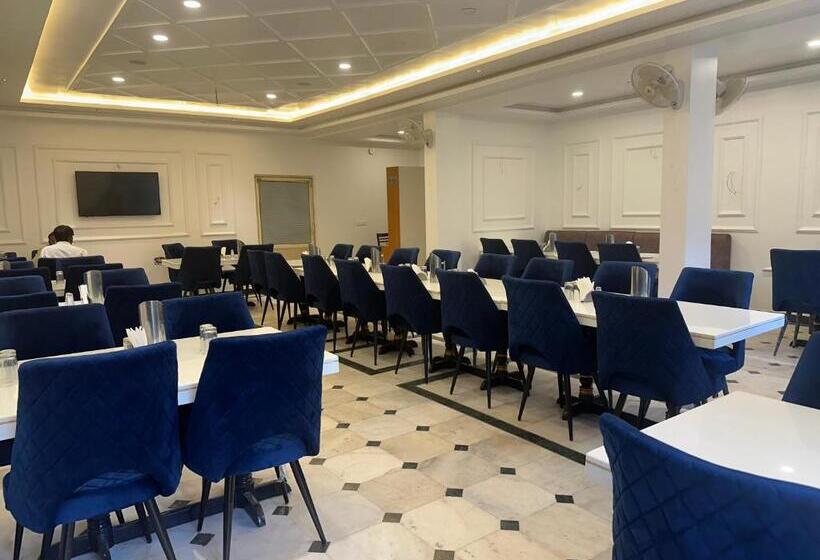 בית מלון כפרי Radhika Palace