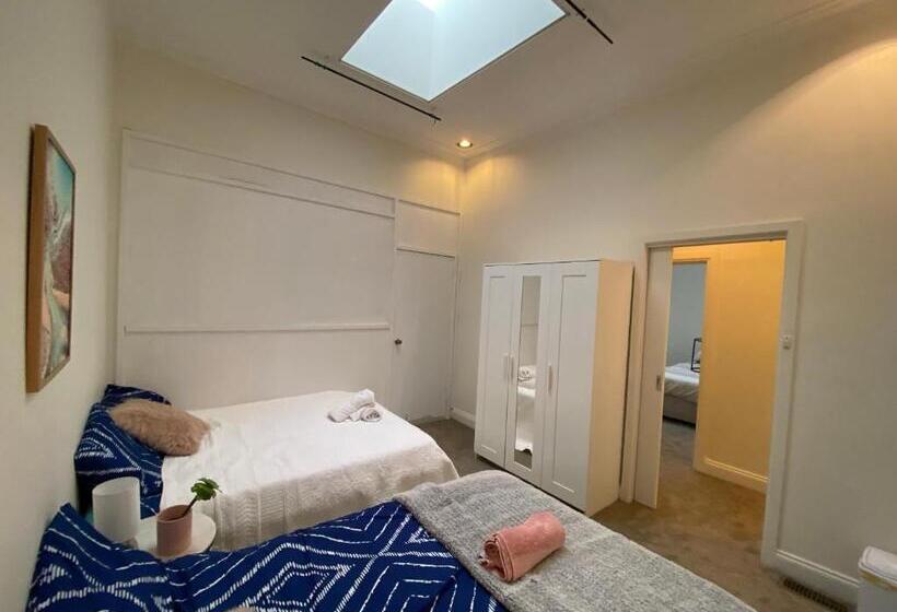 Пансион Fitzroy @grand Dame Kerr. Luxurious Guests Home