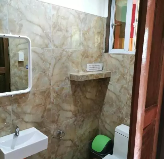 ペンション Tropicasa Siquijor Seafront Guest House