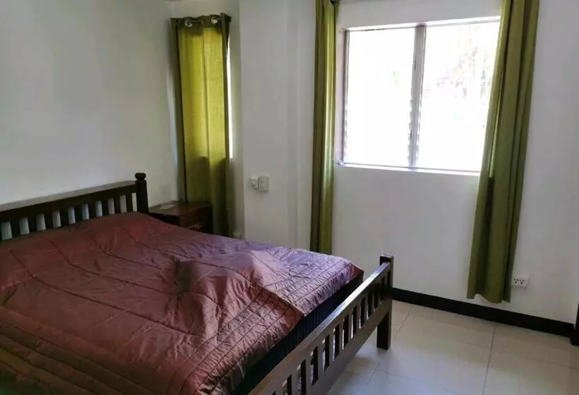 ペンション Tropicasa Siquijor Seafront Guest House